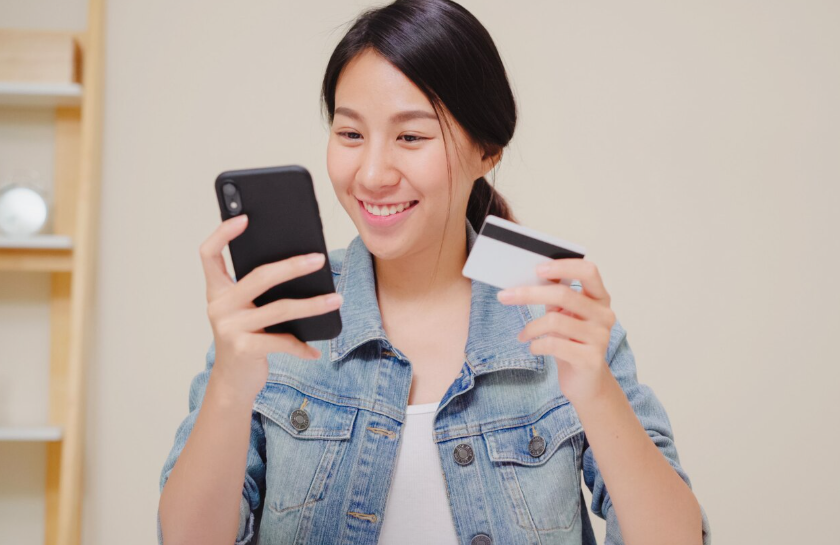 Pre-purchase search behavior shown by a person comparing options on a smartphone before checkout.